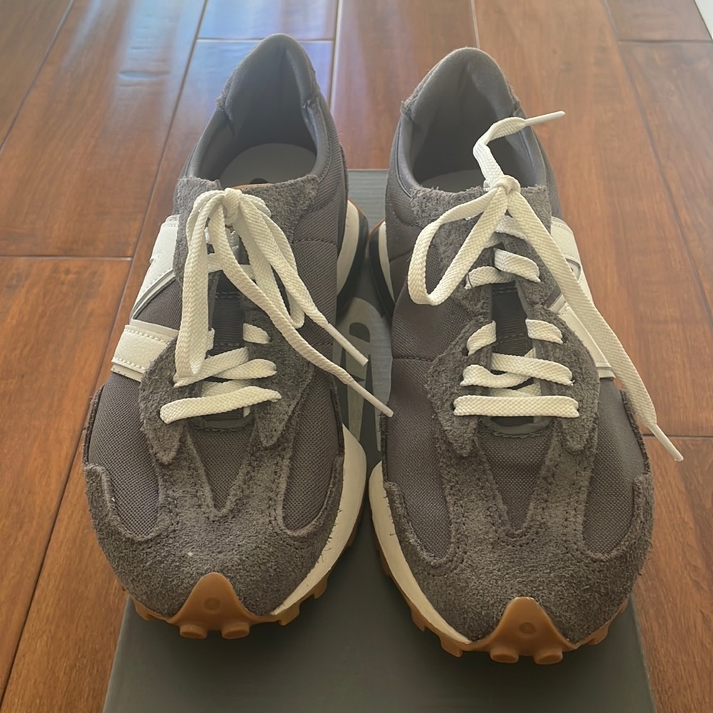 Women’s New Balance 327 sneakers in grey with white, size 6